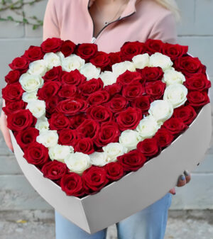 Eternal Love Heart Hatbox, Medium 50 Roses